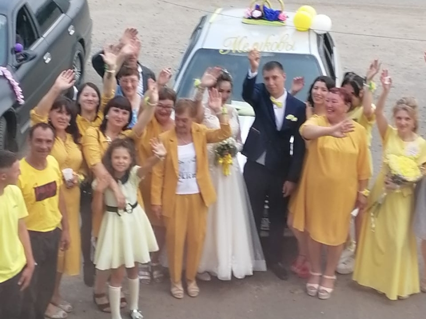 «Одуванчиковую» свадьбу сыграли в Улетах